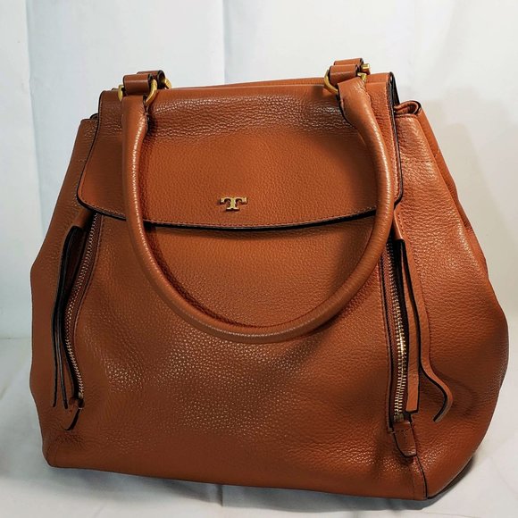 Tory Burch Handbags - 💥SALE | Tory Burch half moon, pebbled leather shoulder bag. Like new!